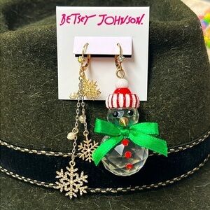 Brand New Betsey Johnson Christmas Mismatched Drop Earrings Snowflakes Snowman